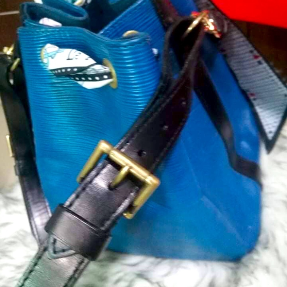 Petit Noe Epi Blue Leather Shoulder Bag